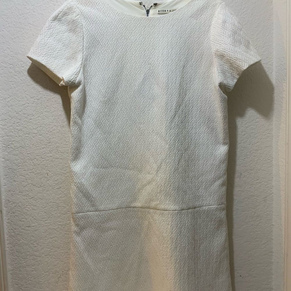 Alice + Olivia Size 6 Liv Drop Waist Capped Sleeve White Textured Mini Dress - Picture 3 of 10